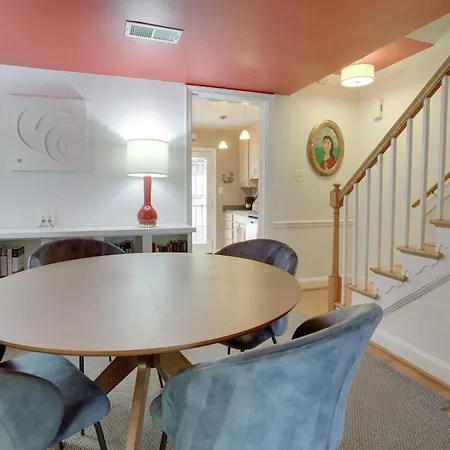 Sojourn Only 8 Blocks To Capitol With Private Patios Vila